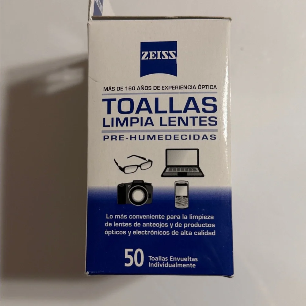 Lens Cleaning Wipes - White and Blue